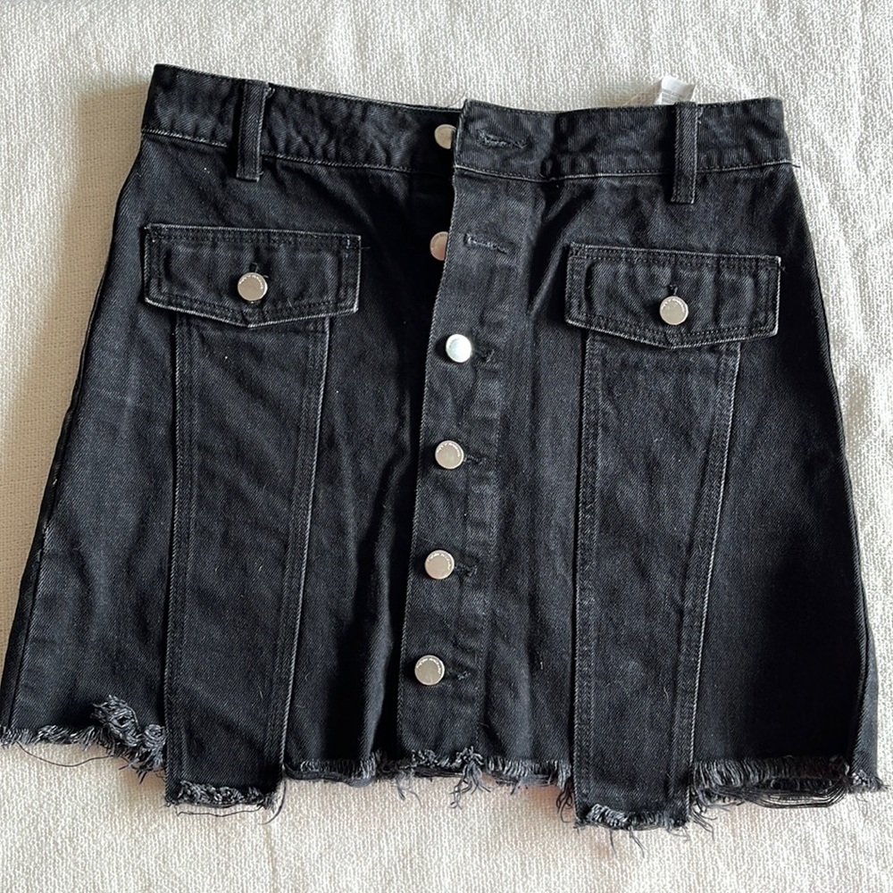 ZARA button down ripped‎ washed black jean skirt M